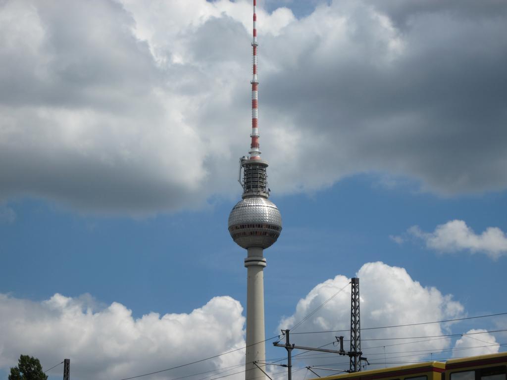 Mondrian Suites Berlin Am Checkpoint Charlie Extérieur photo